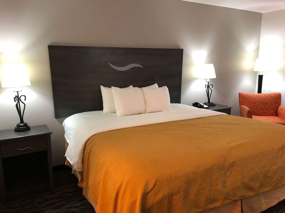 Deluxe Room, 1 King Bed, Accessible, Non Smoking photo 3