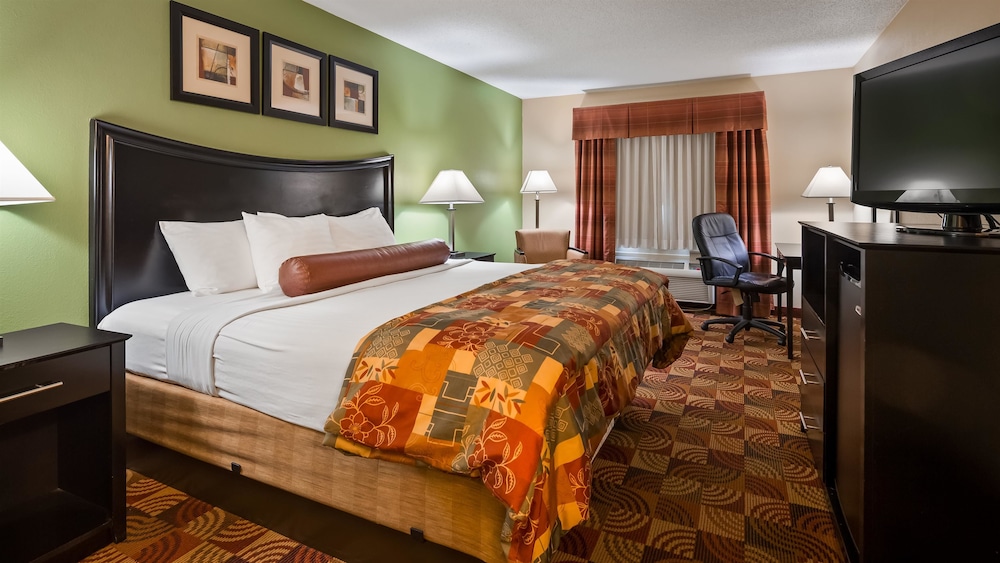 Suite, 1 King Bed, Non Smoking, Jetted Tub - Photo 4
