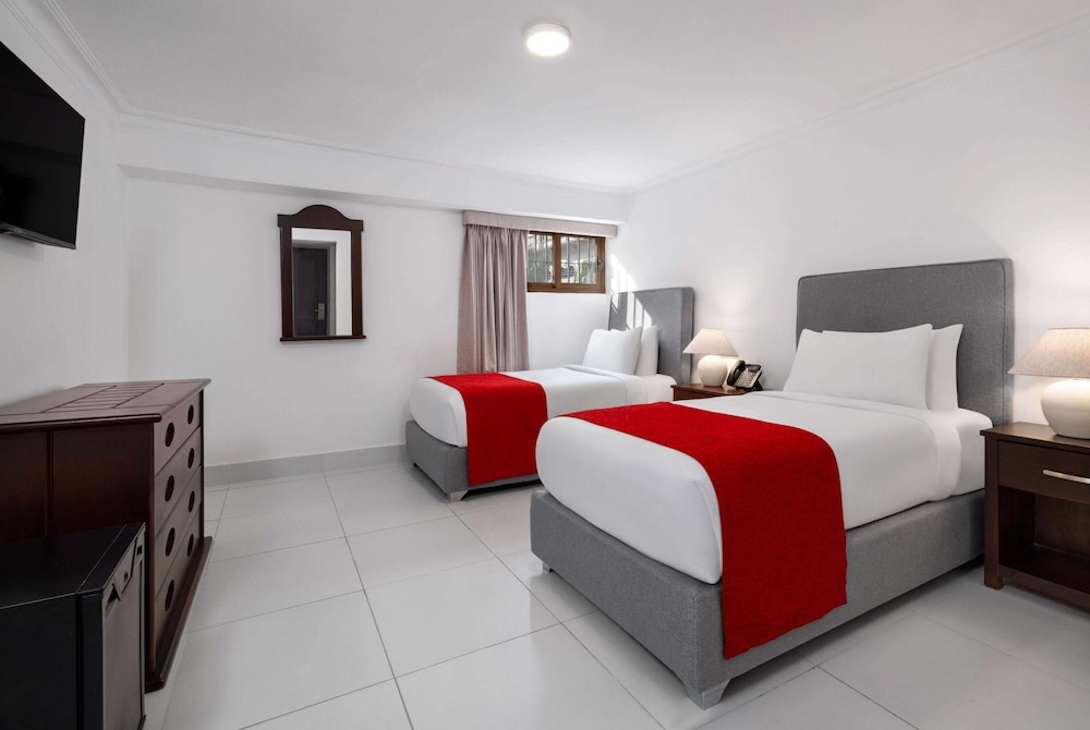 Room, 2 Twin Beds, Accessible, Non Smoking (Roll-In Shower,) photo 1