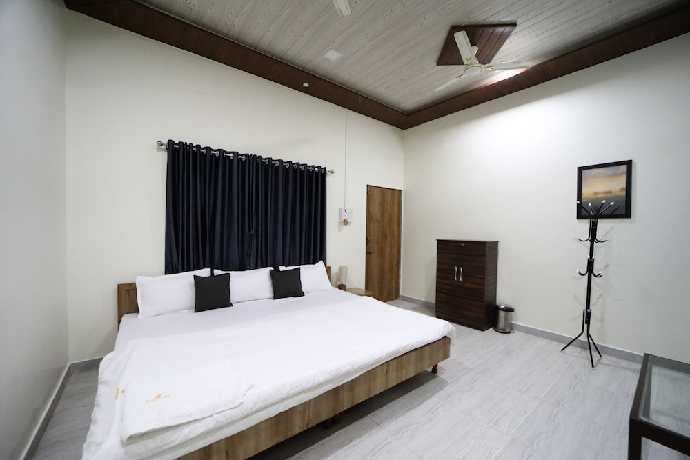Villa photo 2