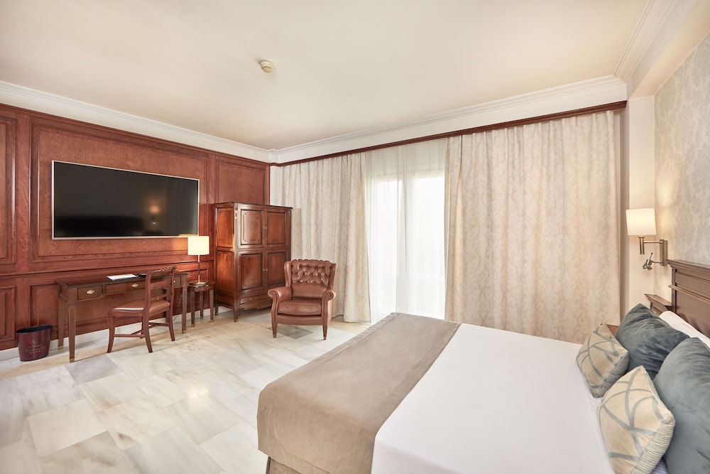 Superior Double Room thumbnail 5