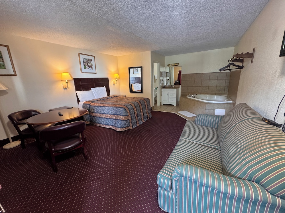 Suite, 1 Queen Bed, Jetted Tub