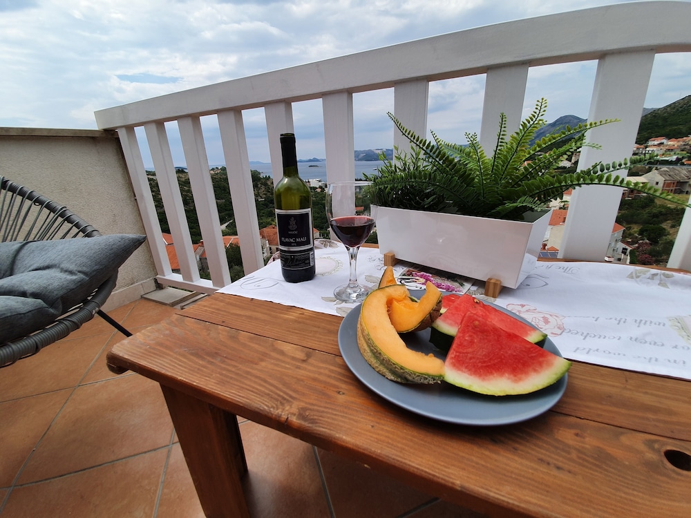 Studio Suite, 1 Double Bed, Balcony, Sea View photo 3