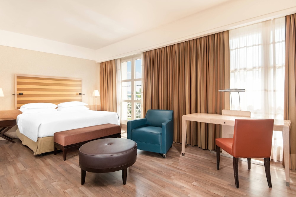 Executive Room, 1 King Bed, Courtyard View