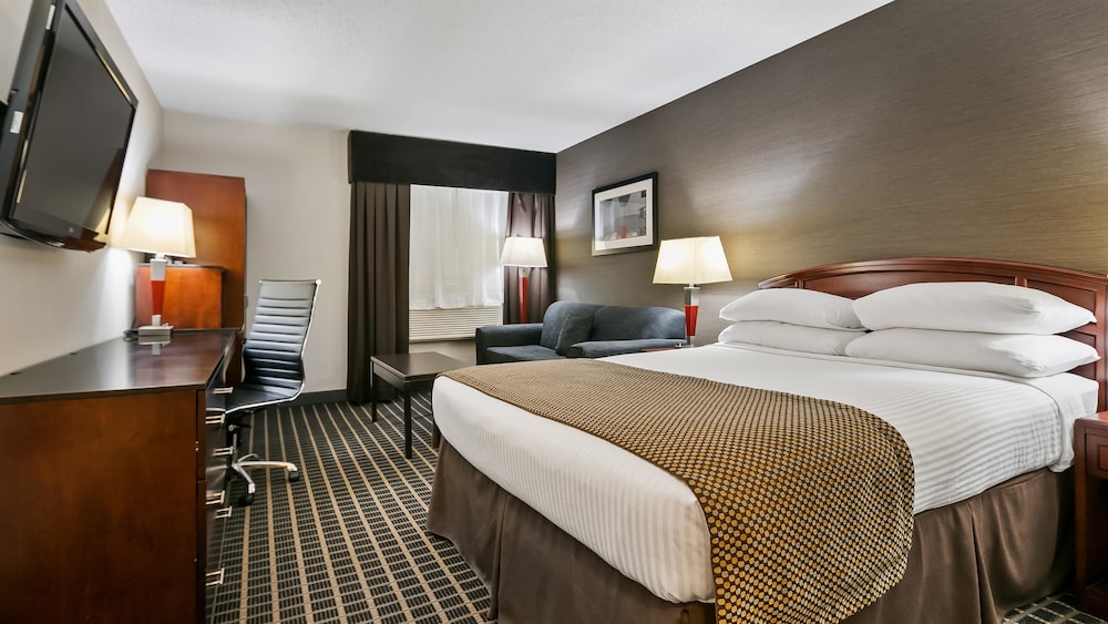 Standard Room, 1 King Bed, Non Smoking, Refrigerator & Microwave (Walk-in Shower) - Photo 2
