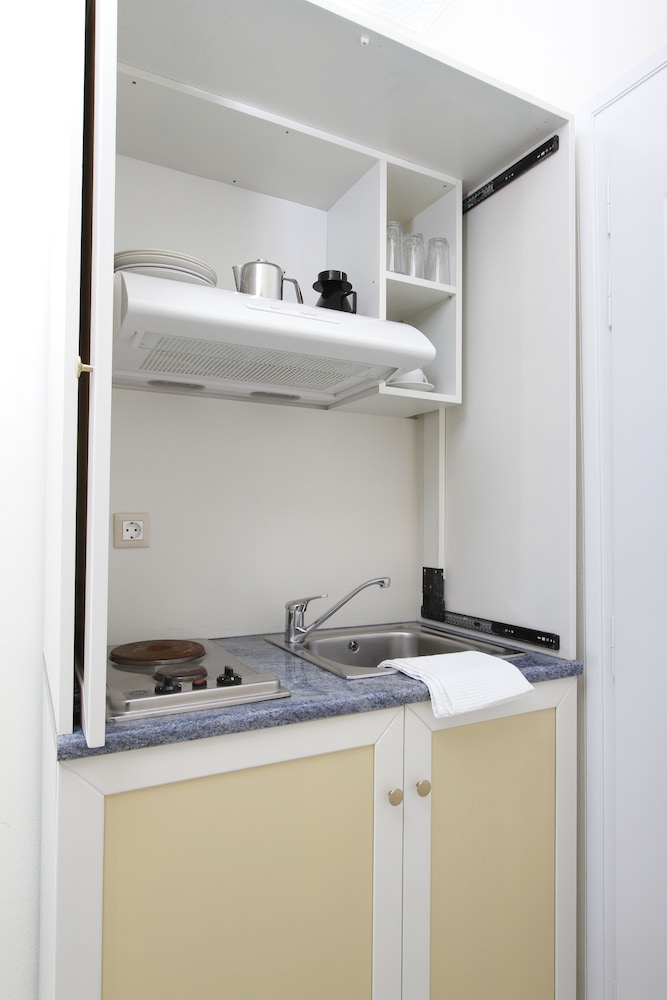 Economy Apartment, 1 Bedroom (Semi Basement) - Photo 4