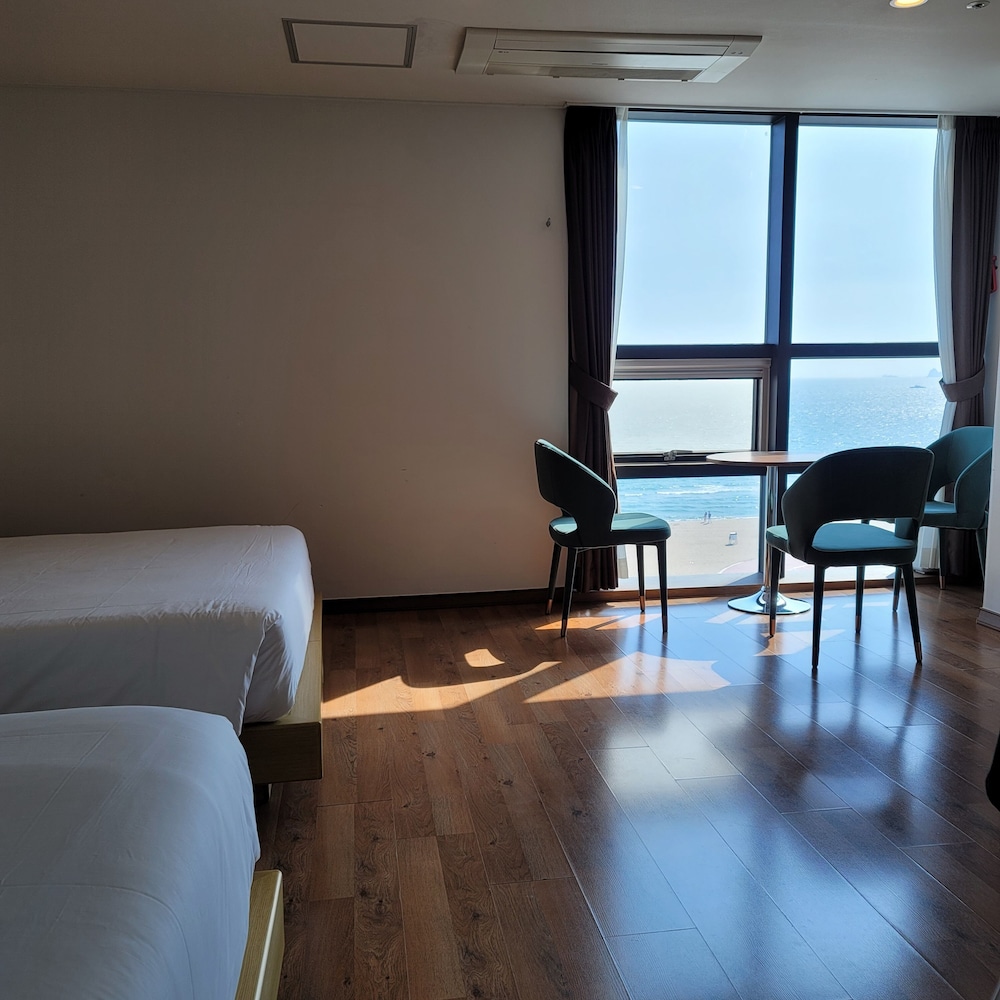 Family Twin Room, Ocean View (Assigned upon Check-In) photo 2