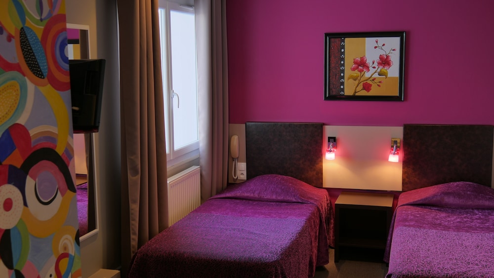 Twin Room - Photo 1