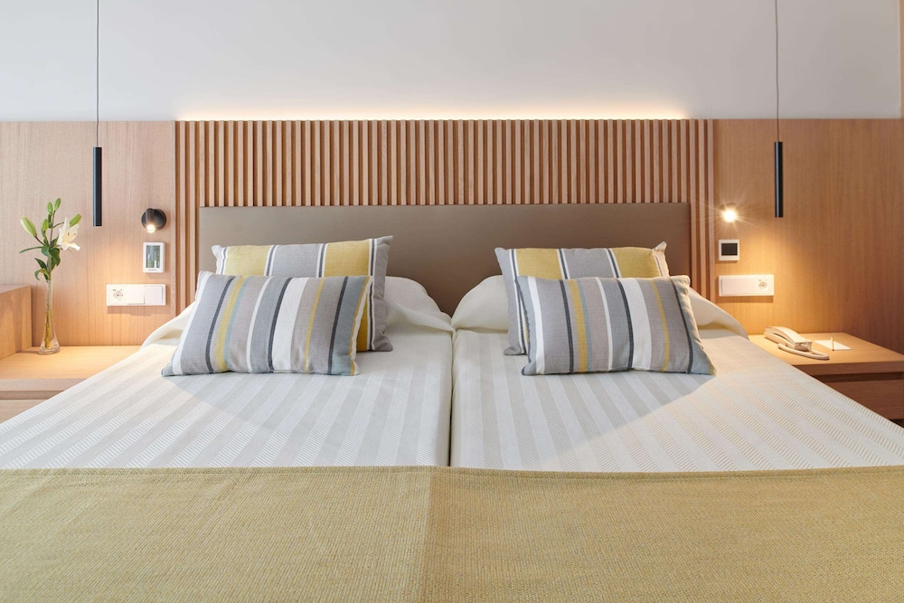Exclusive Double Room Single Use, Balcony, Sea View (Select) thumbnail 5