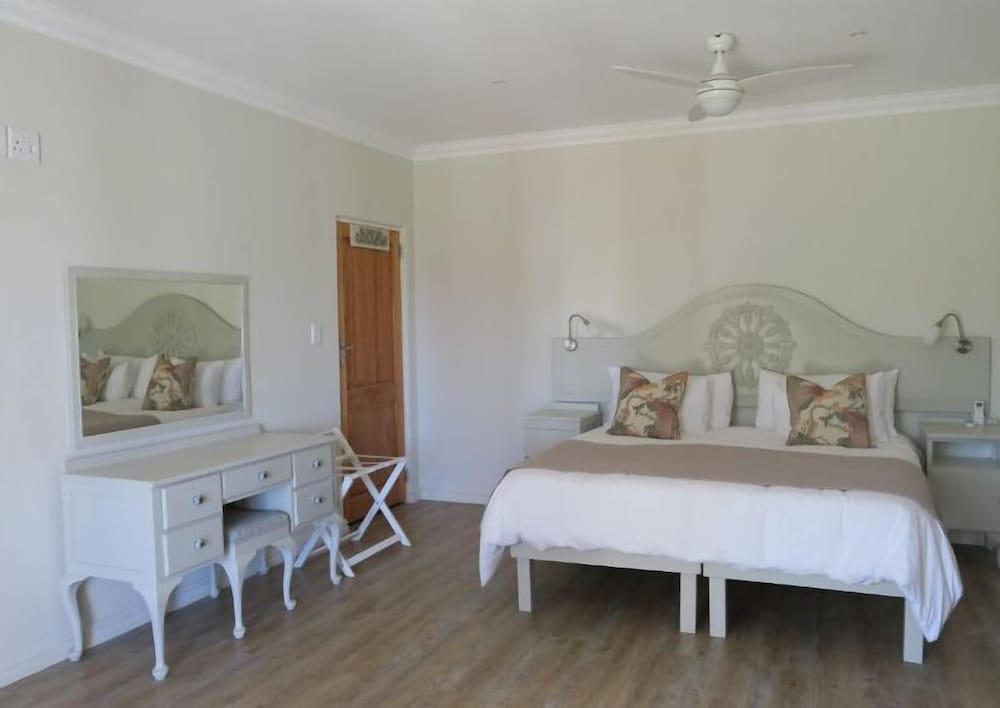 Open plan suite king photo 2