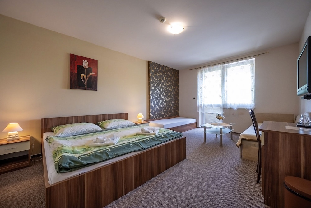 Comfort Triple Room (with 1 extra beds) photo 1