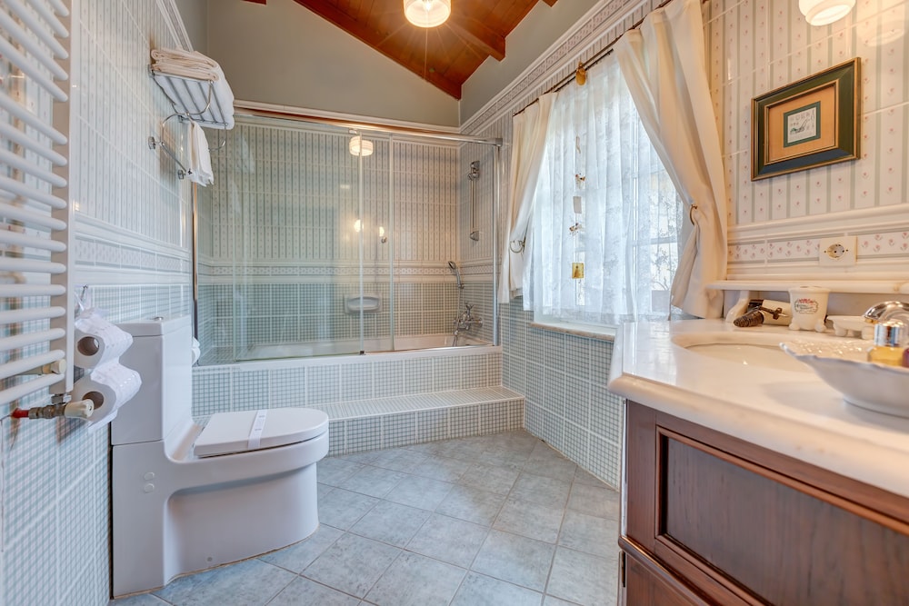 Deluxe Room with Pool & Forest View photo 3