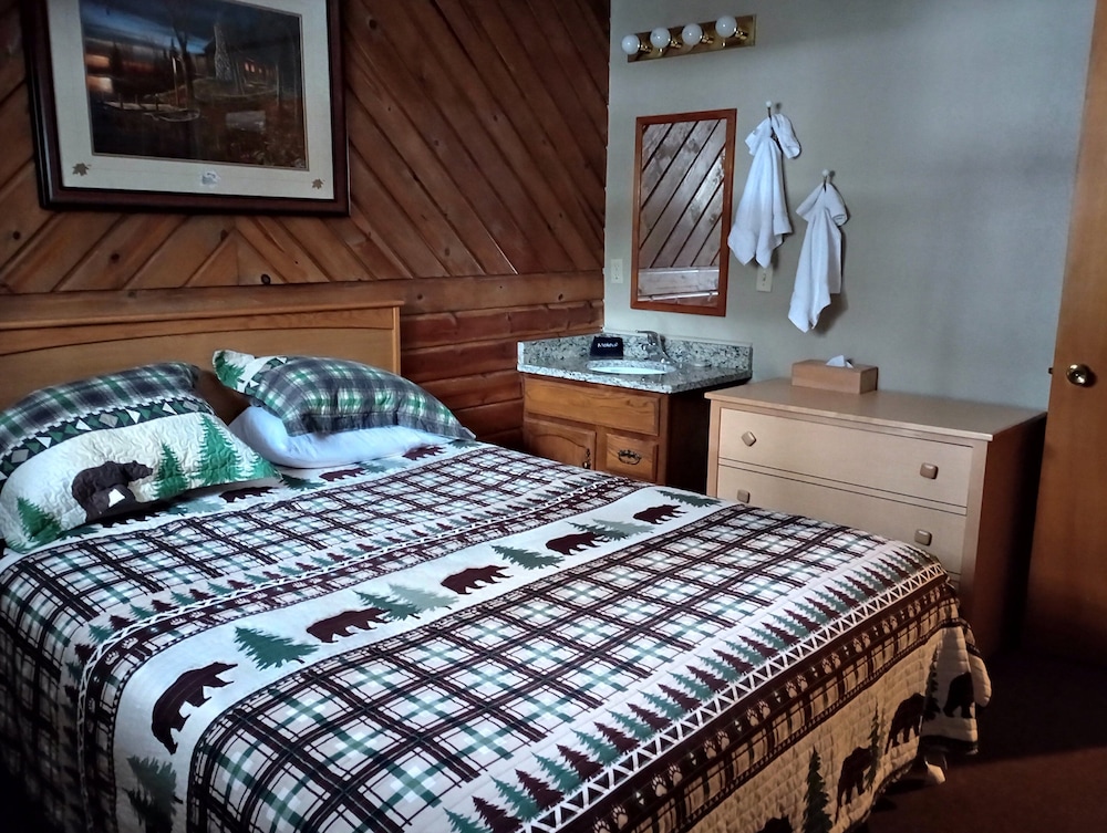 Cabin, 2 Queen Beds, Non Smoking, Lakeside photo 2