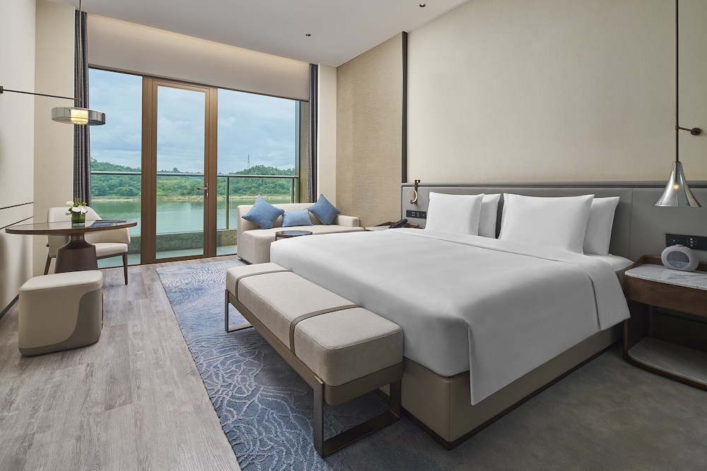 Premium Room, 1 King Bed, Club Lounge Access, River View