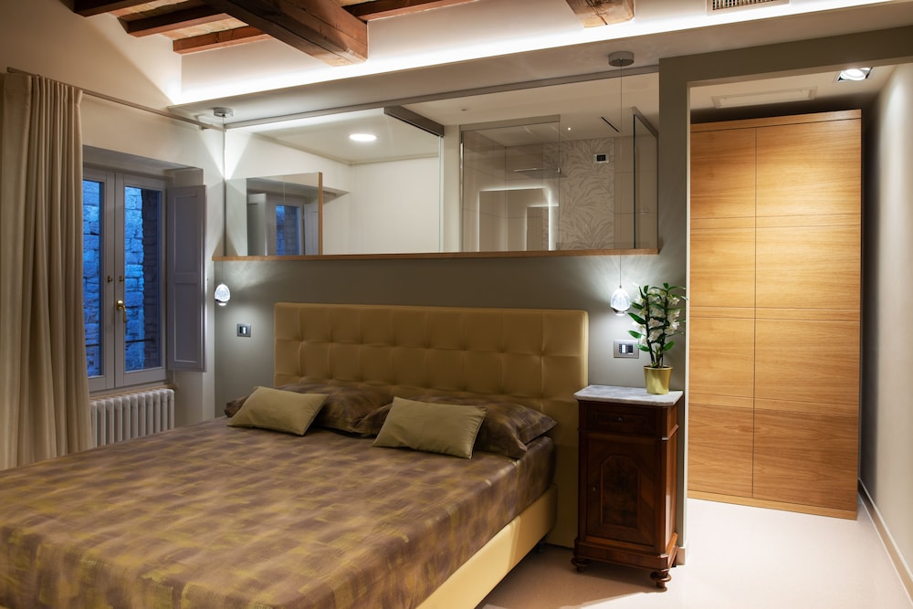 Junior Room (302)