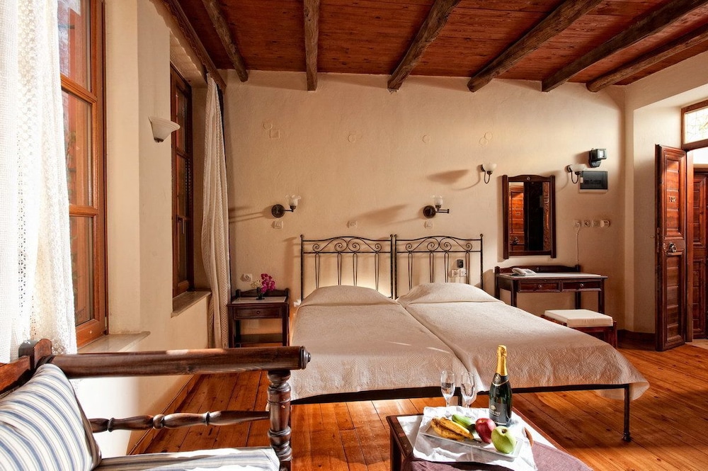 Standard Suite, 1 Double or 2 Twin Beds - Photo 4
