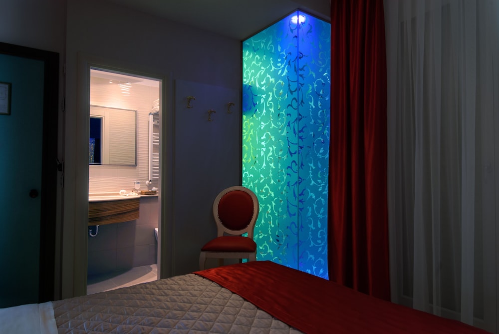 Deluxe Double Room, Sea Facing - Photo 7