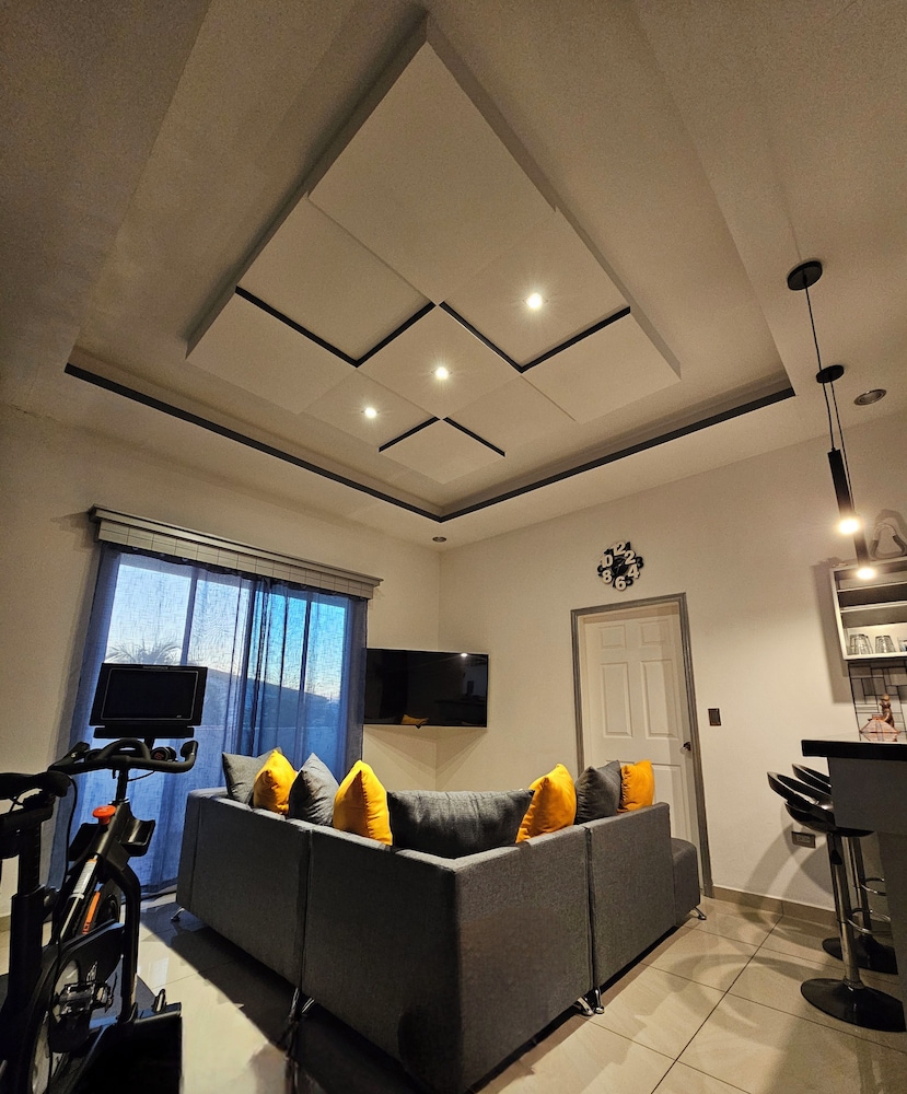Elite Studio Suite, Executive Level