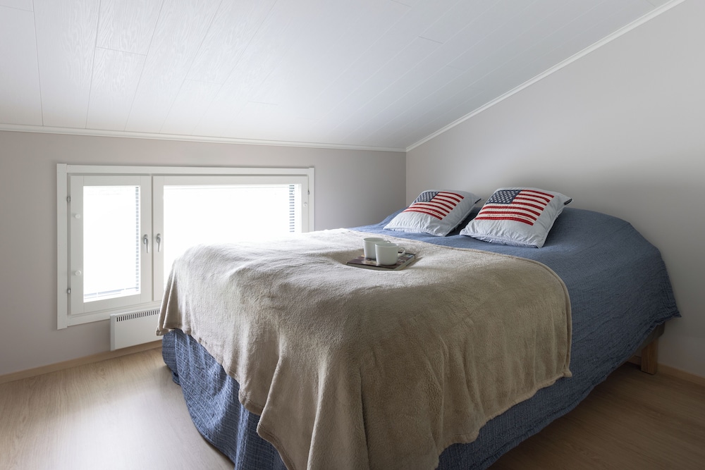 Superior Apartment, 3 Bedrooms, Fireplace, Partial Lake View photo 3