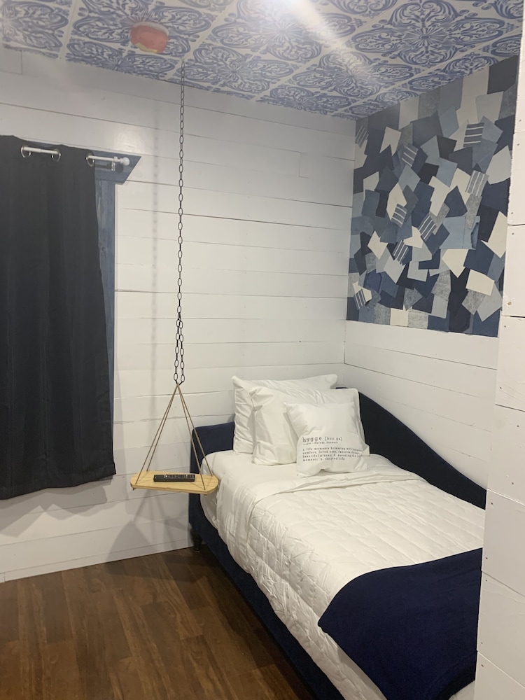 Signature Room, 1 Twin Bed