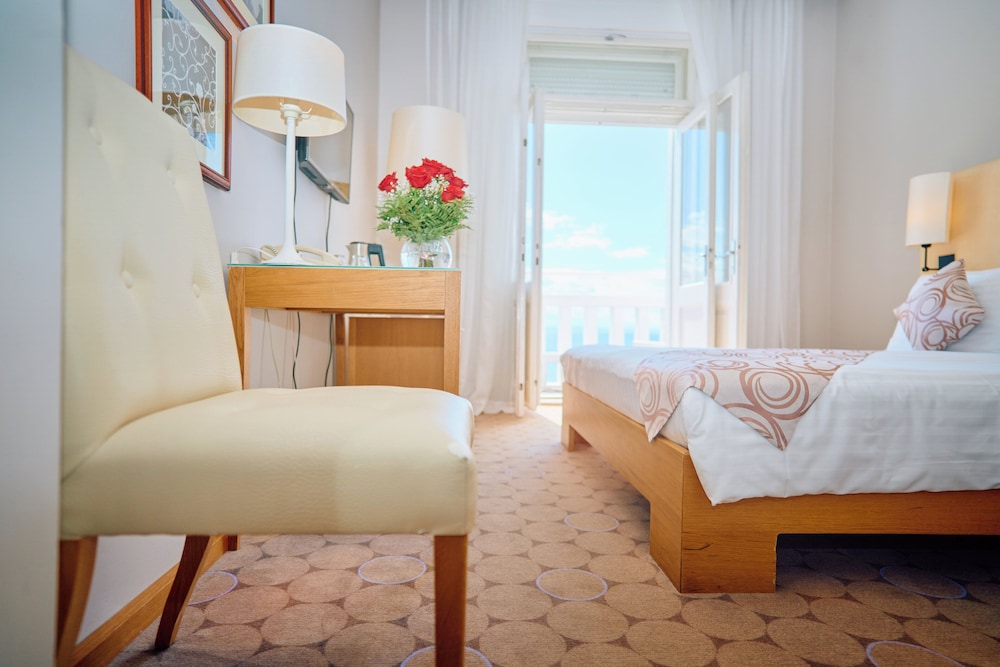 Standard Double Room, 1 Double Bed, Partial Sea View - Photo 1