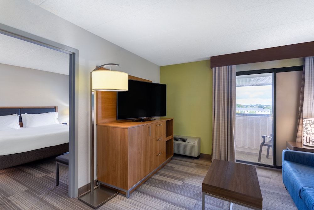 Suite, 1 Bedroom - Photo 5