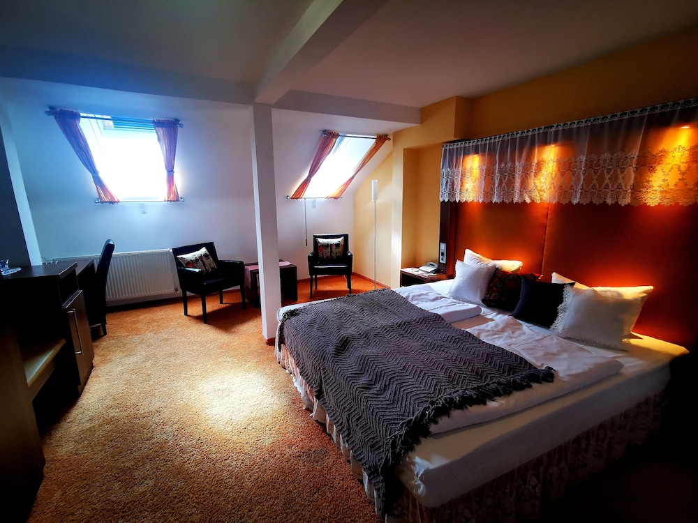 Room (ALMA's favorite) photo 2