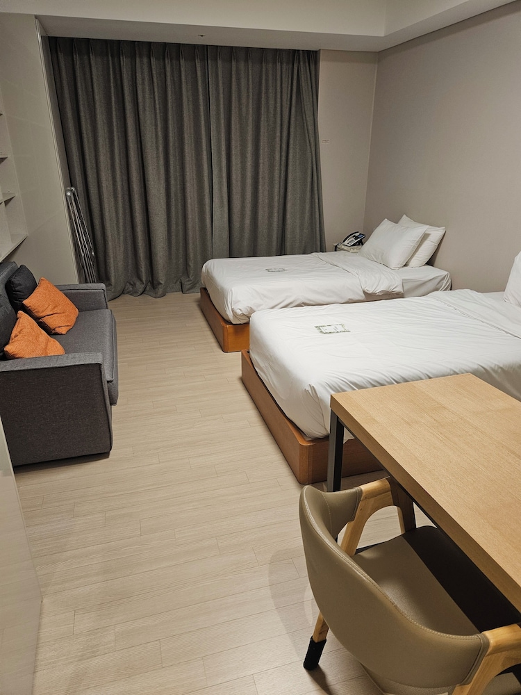Residence Twin Room, Non-Smoking - Photo 1