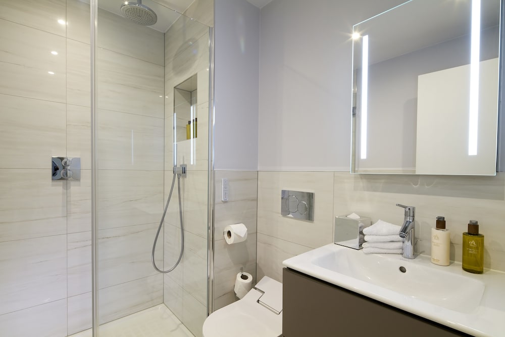 Superior One Bedroom Apartment with Sofa Bed photo 3