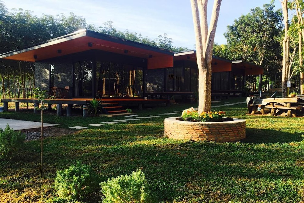 Deluxe Bungalow photo 2