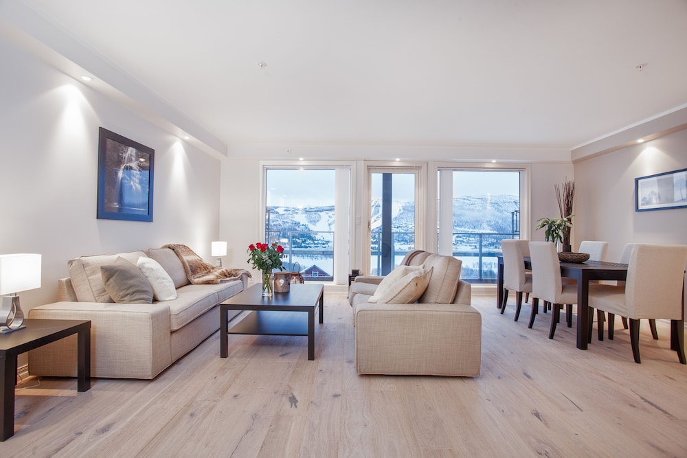 Suite, 2 Bedrooms (A) (Linen and towels not included)