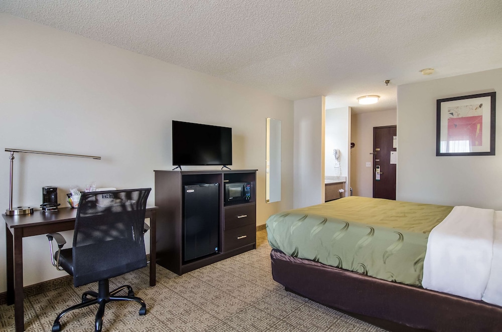 Room, 1 King Bed, Non Smoking - Photo 3