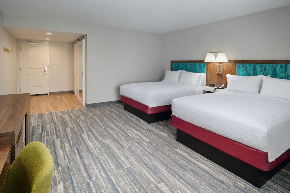 Room, 2 Queen Beds, Accessible, Bathtub - Photo 3