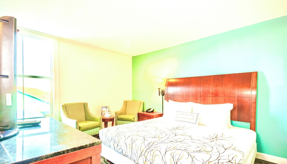 Standard Room, 1 King Bed - Photo 1