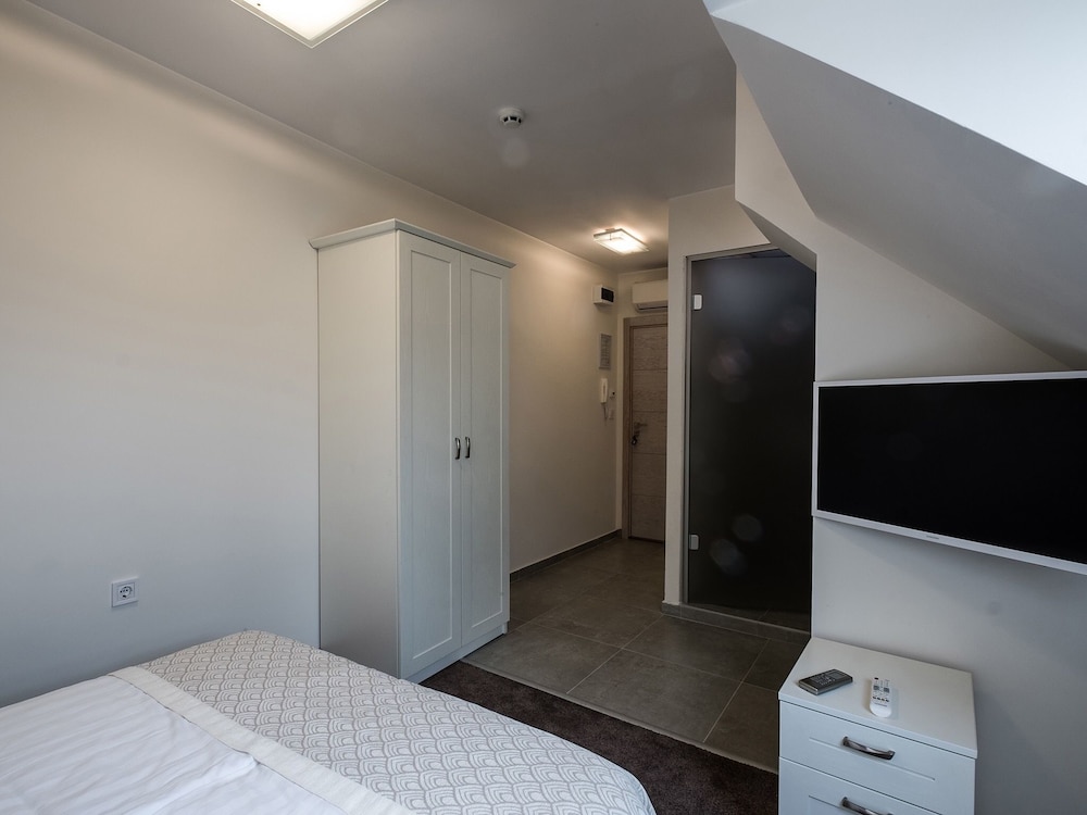 Economy Double Room photo 2