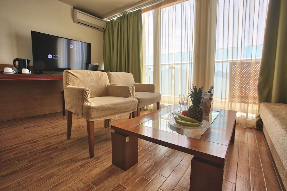 Executive Room - Photo 2
