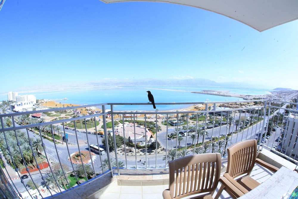 Deluxe Room, Pool View - Photo 9