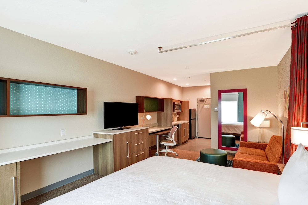 Studio Suite, 1 King Bed, Non Smoking photo 3