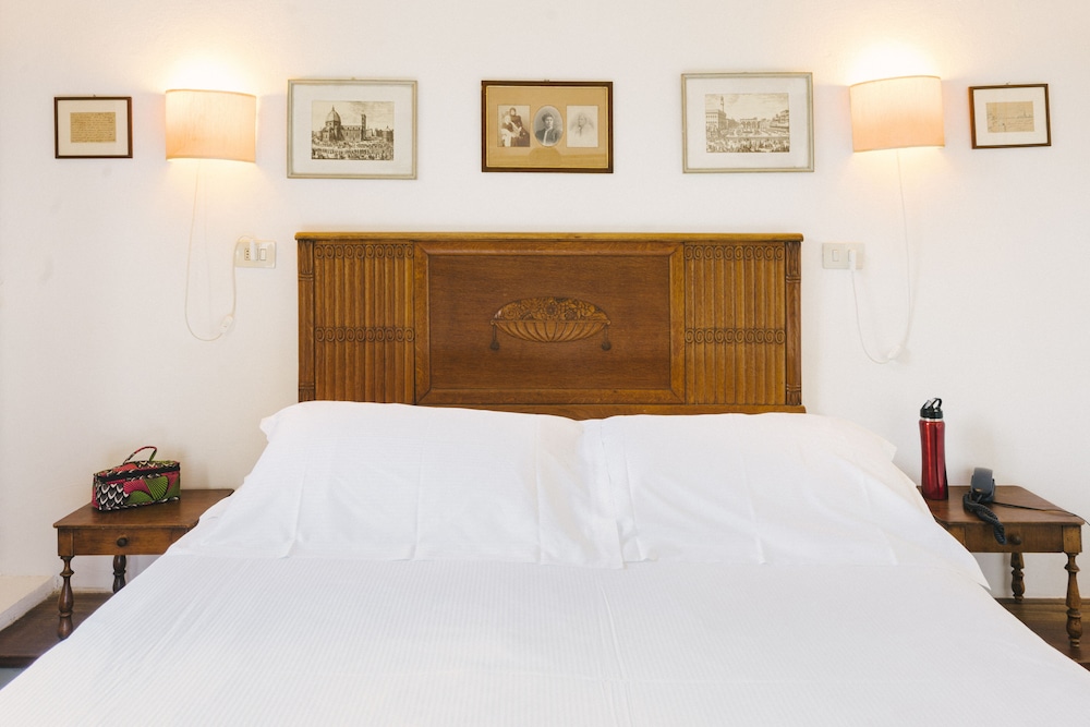 Double Room (with air conditioning) photo 2