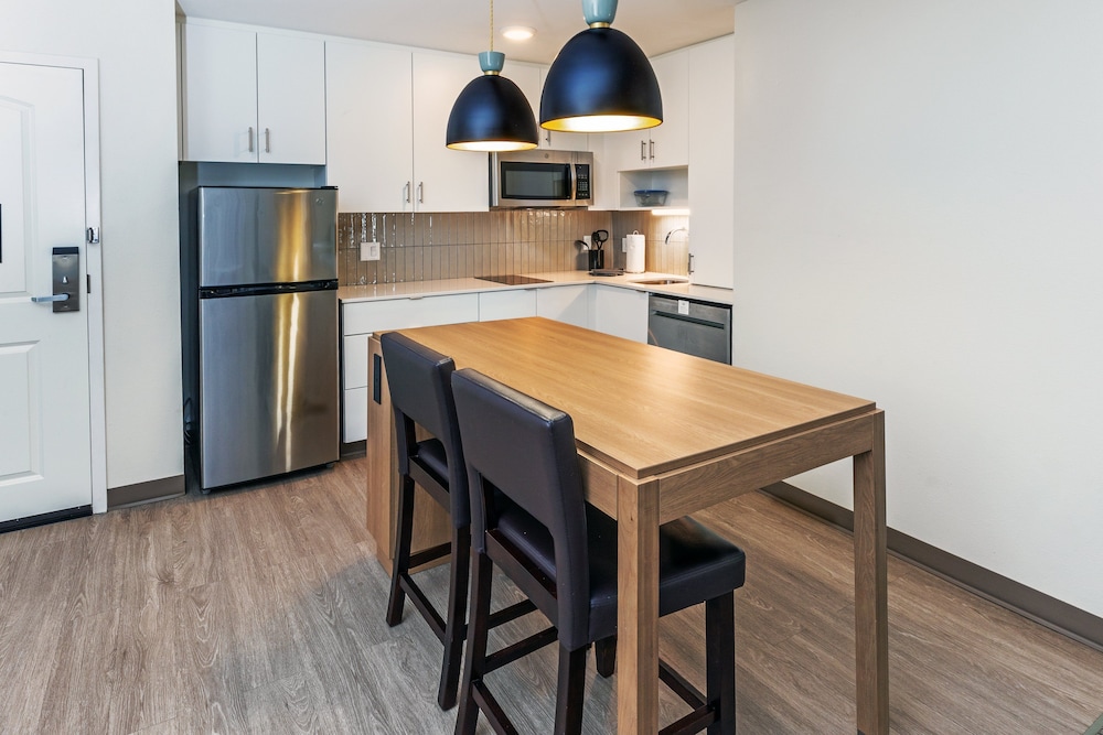 Suite, 2 Bedrooms, Kitchen