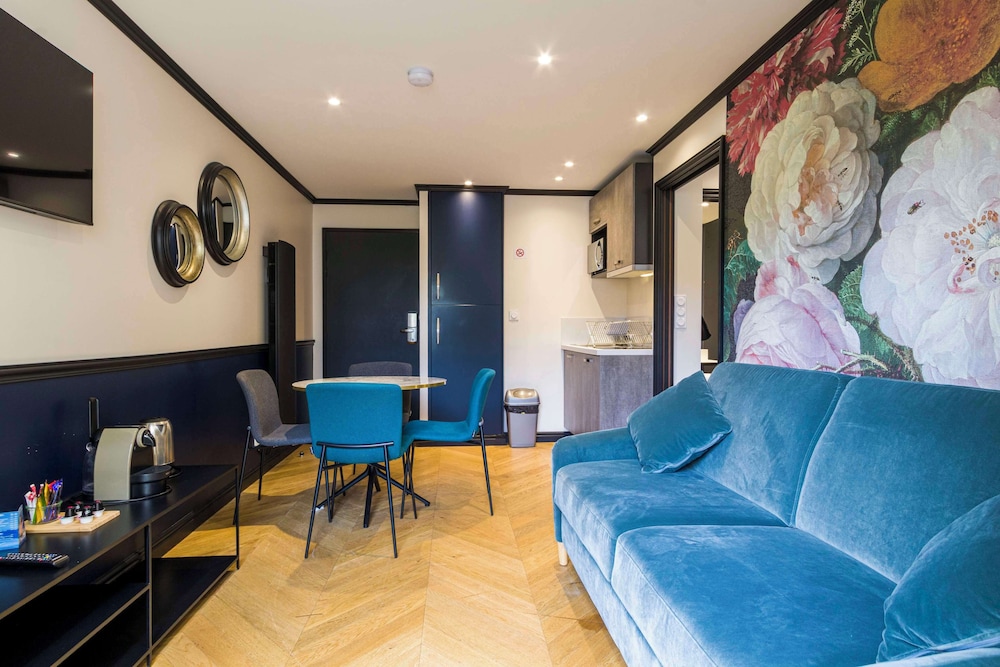 Standard Apartment, 1 Queen Bed, Non Smoking, Kitchenette (with Sofabed) - Photo 2