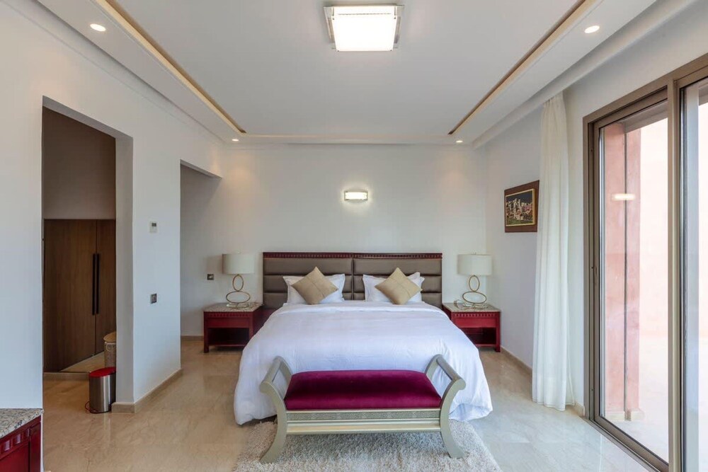 Villa photo 2