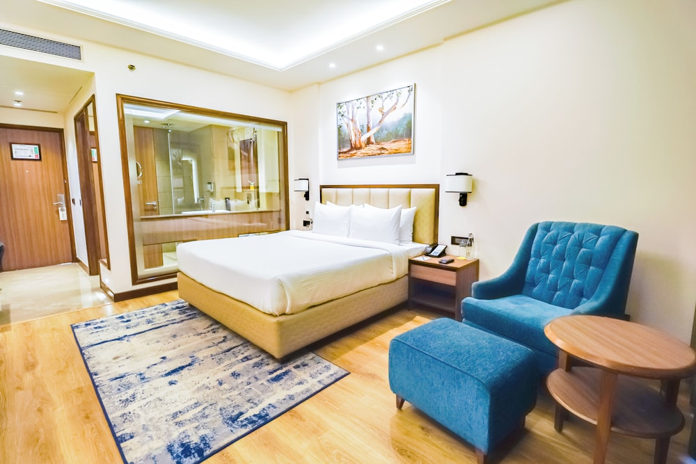 Premium Room, 1 King Bed - Photo 13