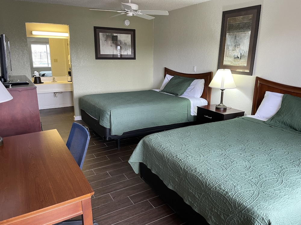 Newly remodeled rooms, 2 Queen Beds, Non-smoking, Not Pet Friendly - Photo 1