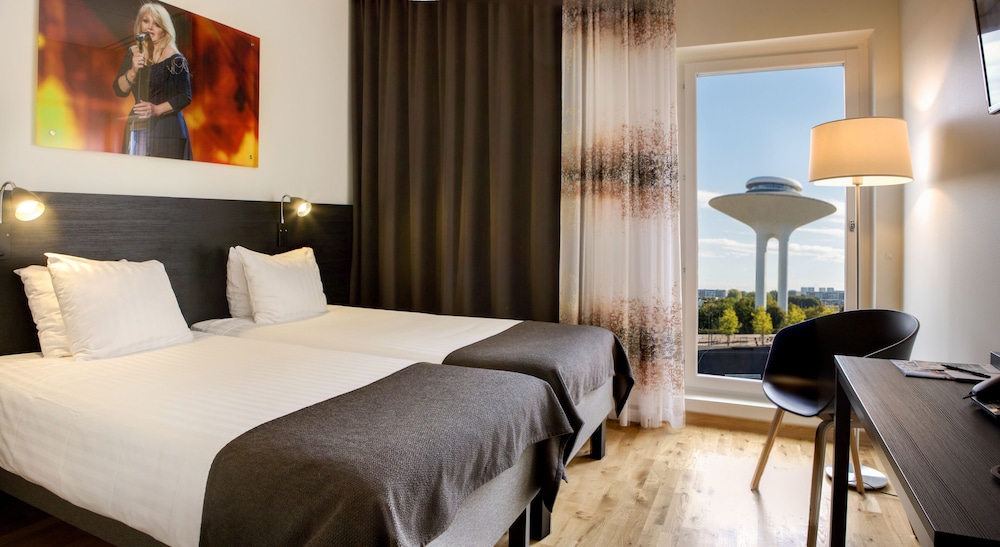 Superior Room, 2 Twin Beds, Non Smoking (Walk-in Shower)