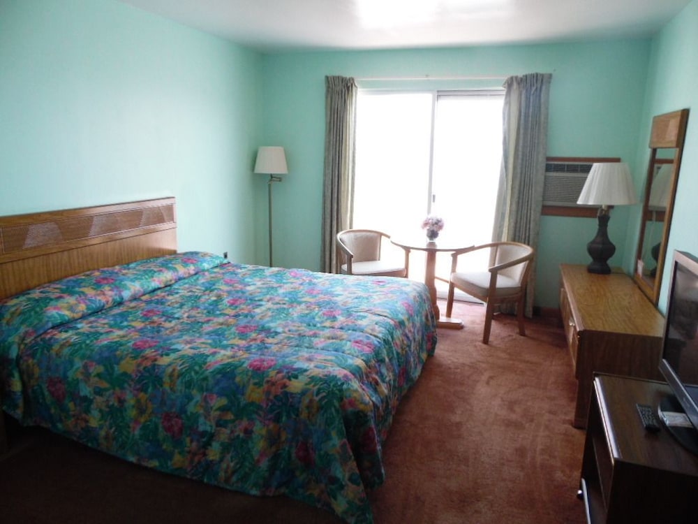 Room, 1 King Bed, Balcony photo 1
