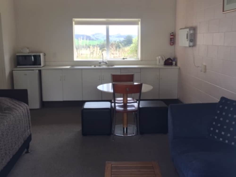One Bedroom Queen - Photo 4
