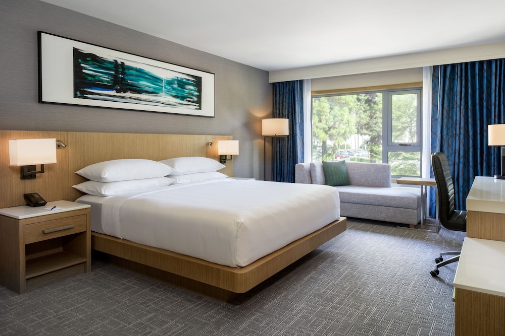 Room, 1 King Bed (Mobility/Hearing Access, Transf Shwr) - Photo 1