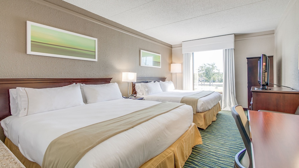 Standard Room, 2 Queen Beds - Photo 1