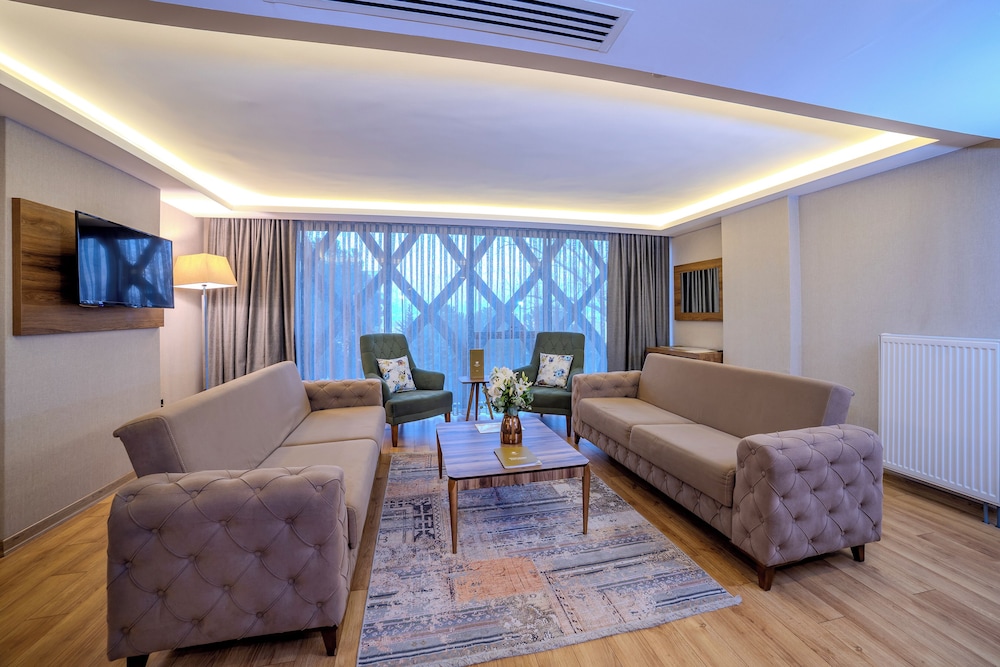 Family Room - Photo 7